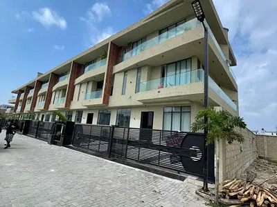 Beautifully Crafted 5 Bedroom Terrace Triplex with BQ &swimming Pool
