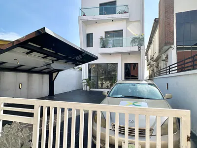 5 Bedroom Detached House