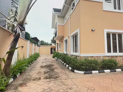 Luxury 5-Bedroom Fully Detached Duplex with 2 BQ