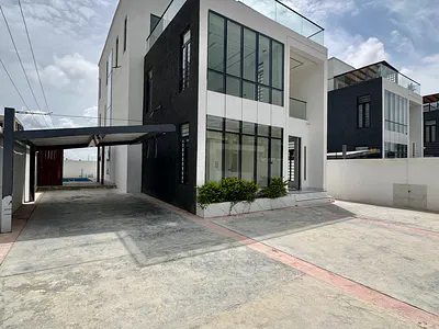 5 Bedroom Fully Detached House