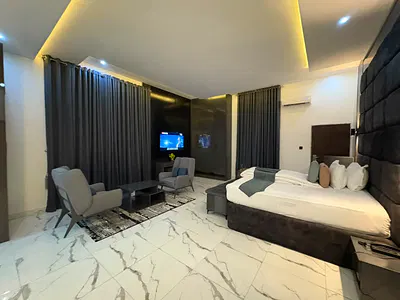 Ultra-Modern 1-Bedroom Apartment with an Elevator