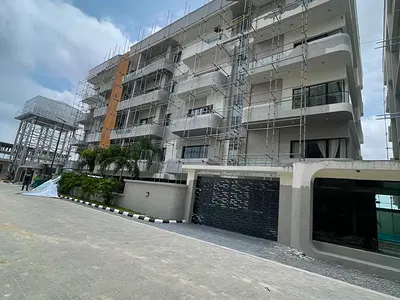Exquisitely Built 2 Bedroom Apartment with Gym, Pool & Elevator