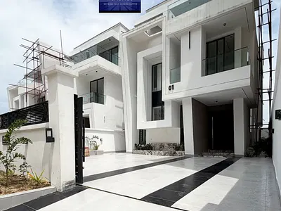 Luxury 5 Bedroom in Lekki Phase 1