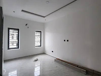 Luxury 2 Bedroom Apartment + Elevator, Gym, Pool