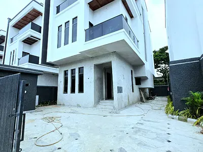 Luxury 6 Bedroom Fully Detached Duplex
