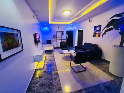 Luxury 1- Bedroom Flat with Workspace