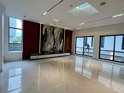 Gorgeously Finished Luxury 5 Bedroom Fully Detached Duplex