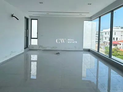 5 Bedroom Detached House