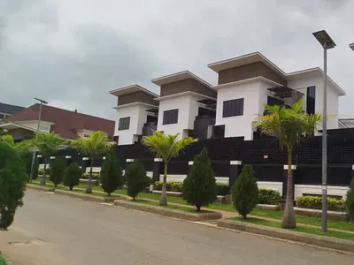 Mini Estate