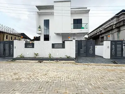 Luxury 4 Bedroom Fully Detached Duplex with a BQ