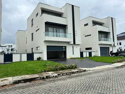 Luxury 5 Bedroom Detached Duplex