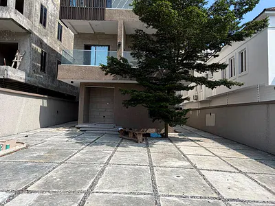 Luxury 5-Bedroom Detached Duplex
