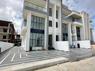 Exquisite 5 Bedroom Semi Detached Duplex