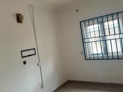 Room and Parlour — Finding Street Off NNPC Road Benin City Edo State, Oredo, Edo