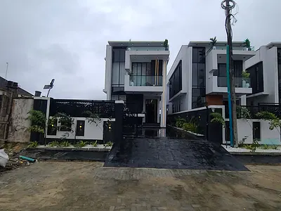 Luxury 5 Bedroom Detached Duplex