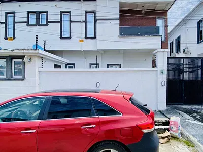 Well Maintained 4 Bedroom Semi-Detached Duplex