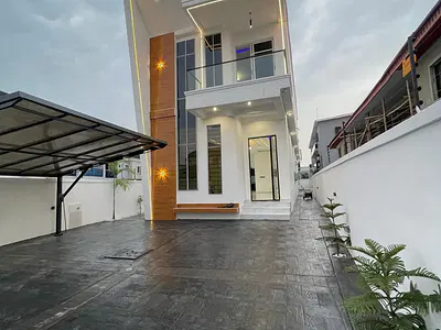 5 Bedroom Fully Detached Luxury House