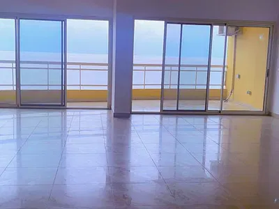 Spacious 3 Bedroom Luxury Apartment with a Room BQ