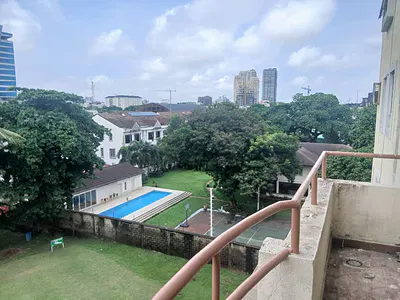 Luxury Service 4 Bedrooms Flats with 1 Room BQ