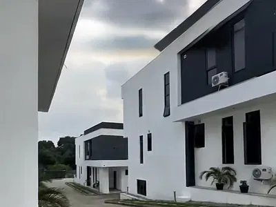 Brand New Decent 5 Bedroom Duplex