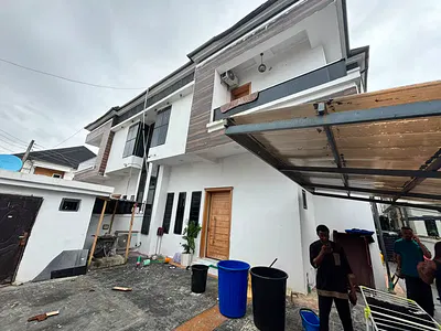 Distress 4 Bedroom Semi-Detached Duplex