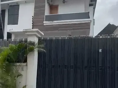 Distress 4 Bedroom Semi-Detached Duplex