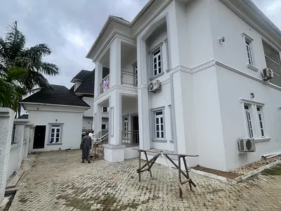 5 Bedrooms Detached Duplex with Two BQ
