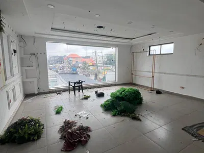 35SQM Plaza Space