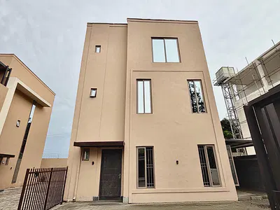 Exquisite 5 Bedroom Detached Duplex