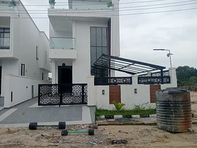 Luxury 5 Bedroom Fully Detached Duplex with Swimming Pool