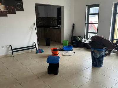2 Bedroom Flat with Private Stairs