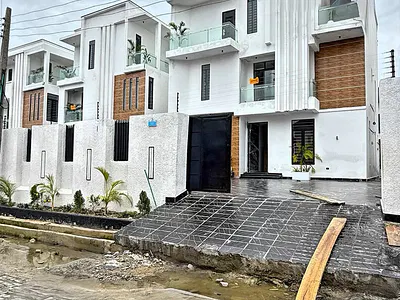5 Bedroom Detached Duplex