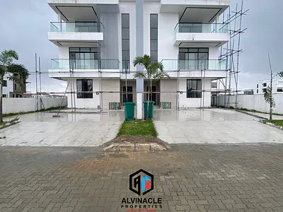 Newly Built 6 Bed Semi Detached Duplex