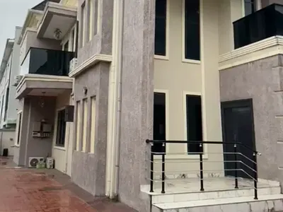 Luxury 5 Bedroom Detached Duplex