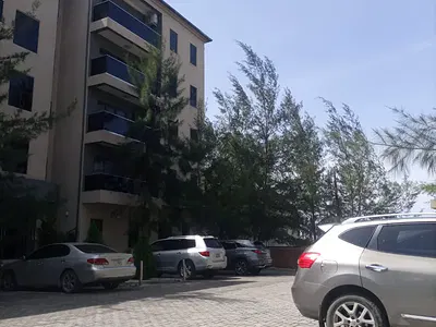 Spacious 3 Bedroom Apartment with Elevator, Pool, Gym on 1st Floor