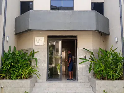 Spacious 3 Bedroom Apartment with Elevator, Pool, Gym on 1st Floor