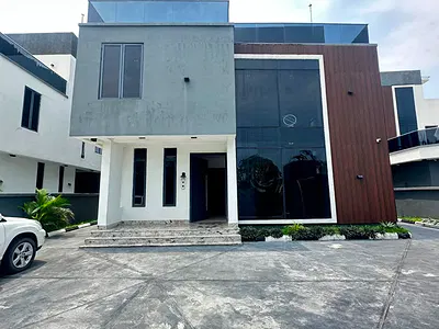 Outstanding 5 Bedroom Fully Detached Duplex +BQ. Cinema, Home Office