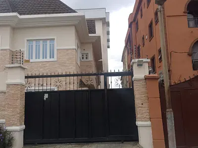 Unique 4 Bedroom Flat Like Duplex