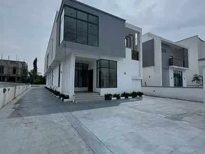 Stunning 5 Bedroom Detached Duplex with Swimming Pool