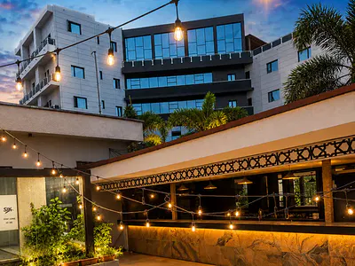 Functioning 68 Executive Rooms Luxury Hotels