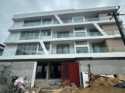 Luxurious Fully Serviced 2 Bedroom Apartment with Swimming Pool, Gym
