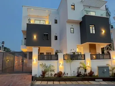 Luxurious 4bedroom En-Suite, BQ, Tarred Road