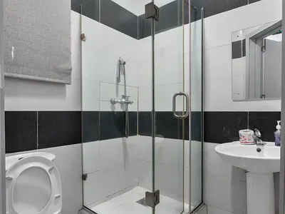 Clean 2-Bedroom Flat (Upstairs Unit)