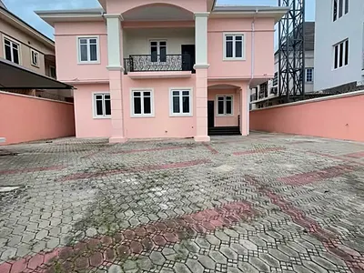 Spacious 5 Bedroom Fully Detached Duplex in an Estate with 2 BQ
