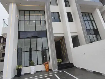 Semi Detached 5bedroom with BQ *amenities* Swimming Pool Office Spac