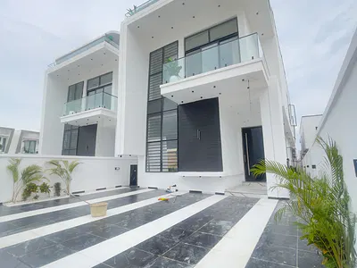 Luxury 5 Bedroom Fully Detached Duplex with Swimming Pool