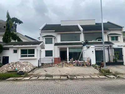 Commercial 5 Bedroom Duplex with BQ