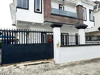 5 Bedroom House with BQ