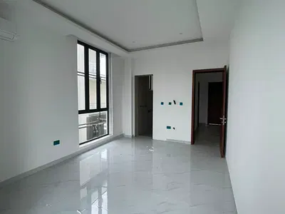 Contemporary 6 Bedroom Fully Detached Duplex