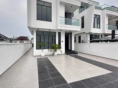 Premium 5 Bed Fully Detached Duplex with a Pool Cinema & Gym